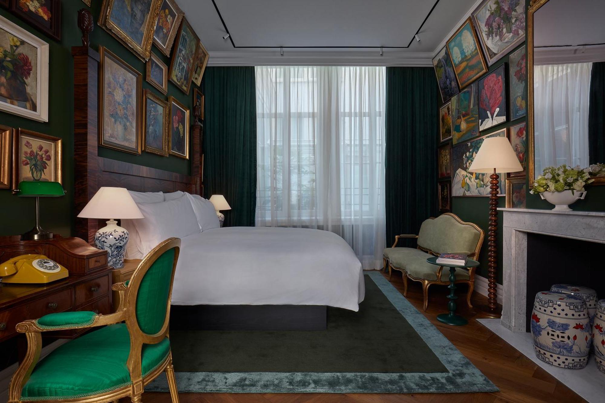 Pulitzer Amsterdam Hotel Exterior foto A bedroom at the Mandarin Oriental